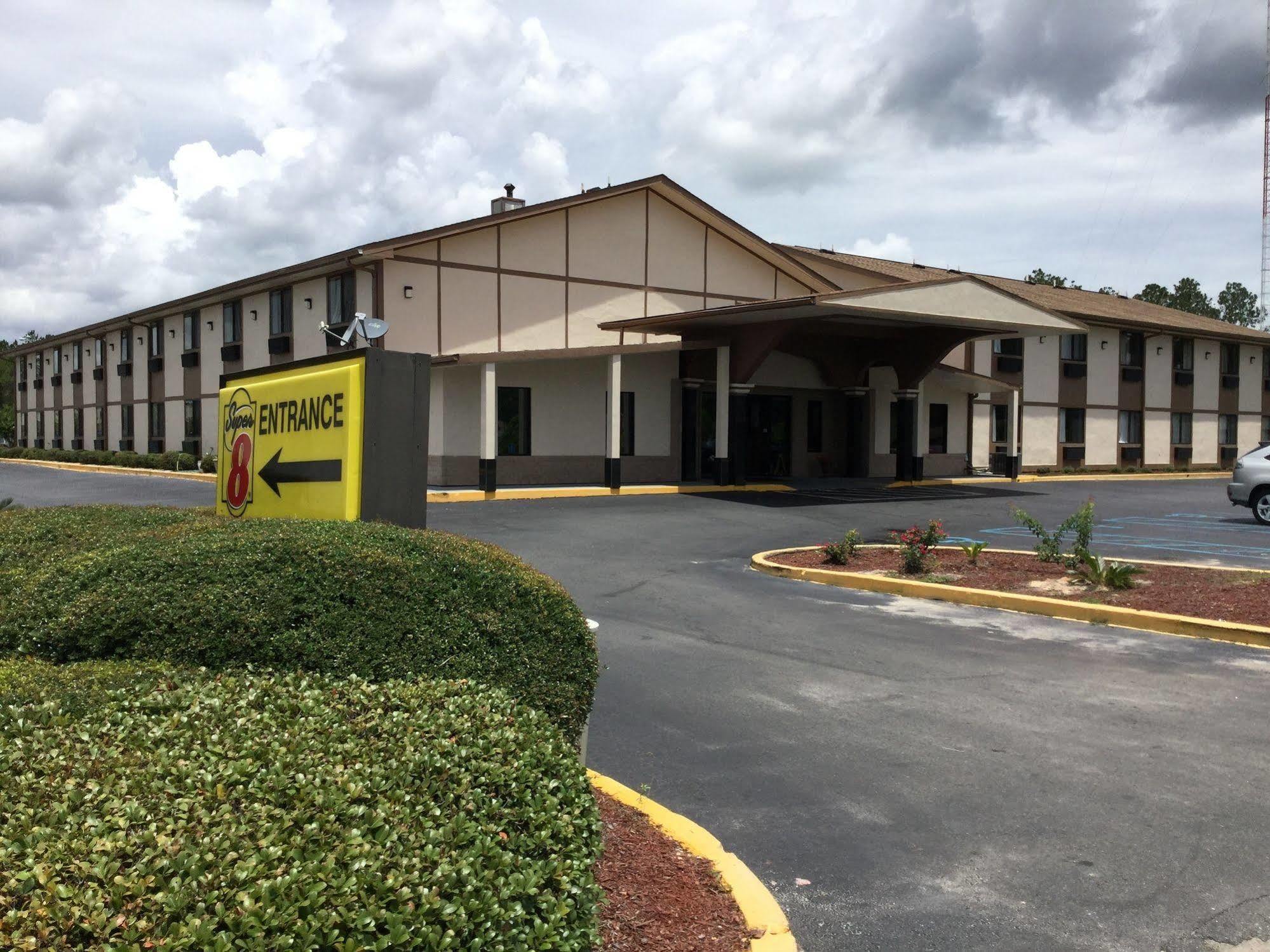 Super 8 By Wyndham Waycross Ga Motel Exterior foto
