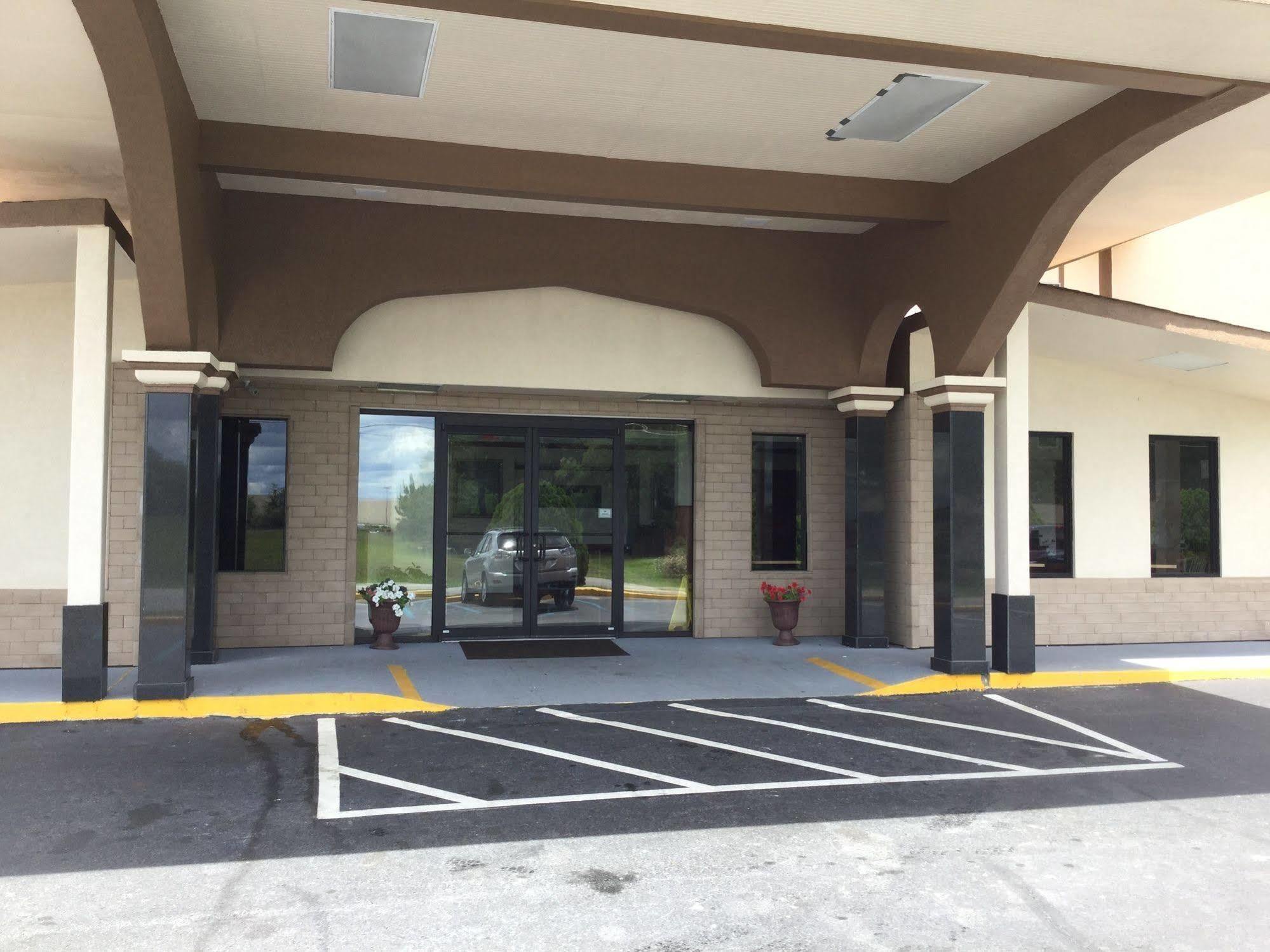 Super 8 By Wyndham Waycross Ga Motel Exterior foto
